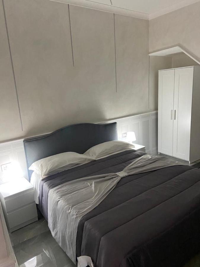 Ester 5 * Napoli